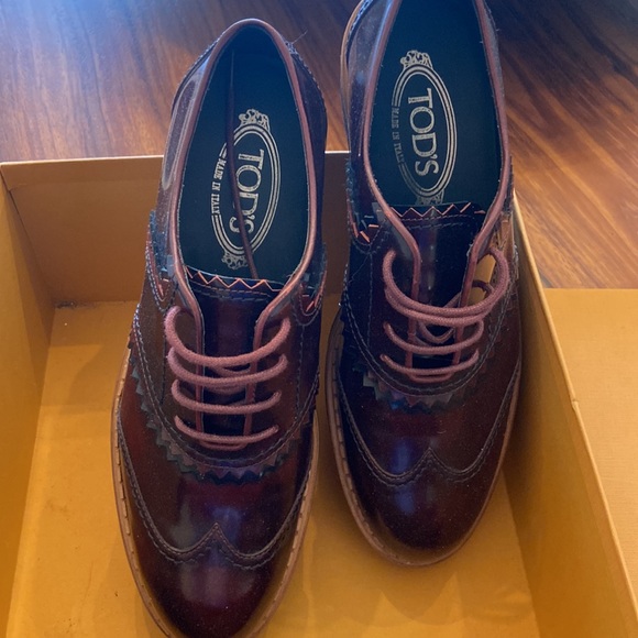 NIB Tod’s brogue lace up with platform. - Picture 2 of 5